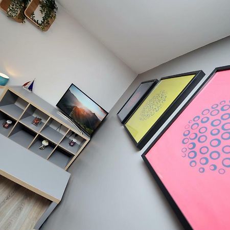 Stone'S Throw City Centre - Tv In Every Bedroom! Swansea Buitenkant foto